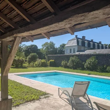 Notre Chateau Familial, Datant Du Xviie Siecle Hébergement de vacances